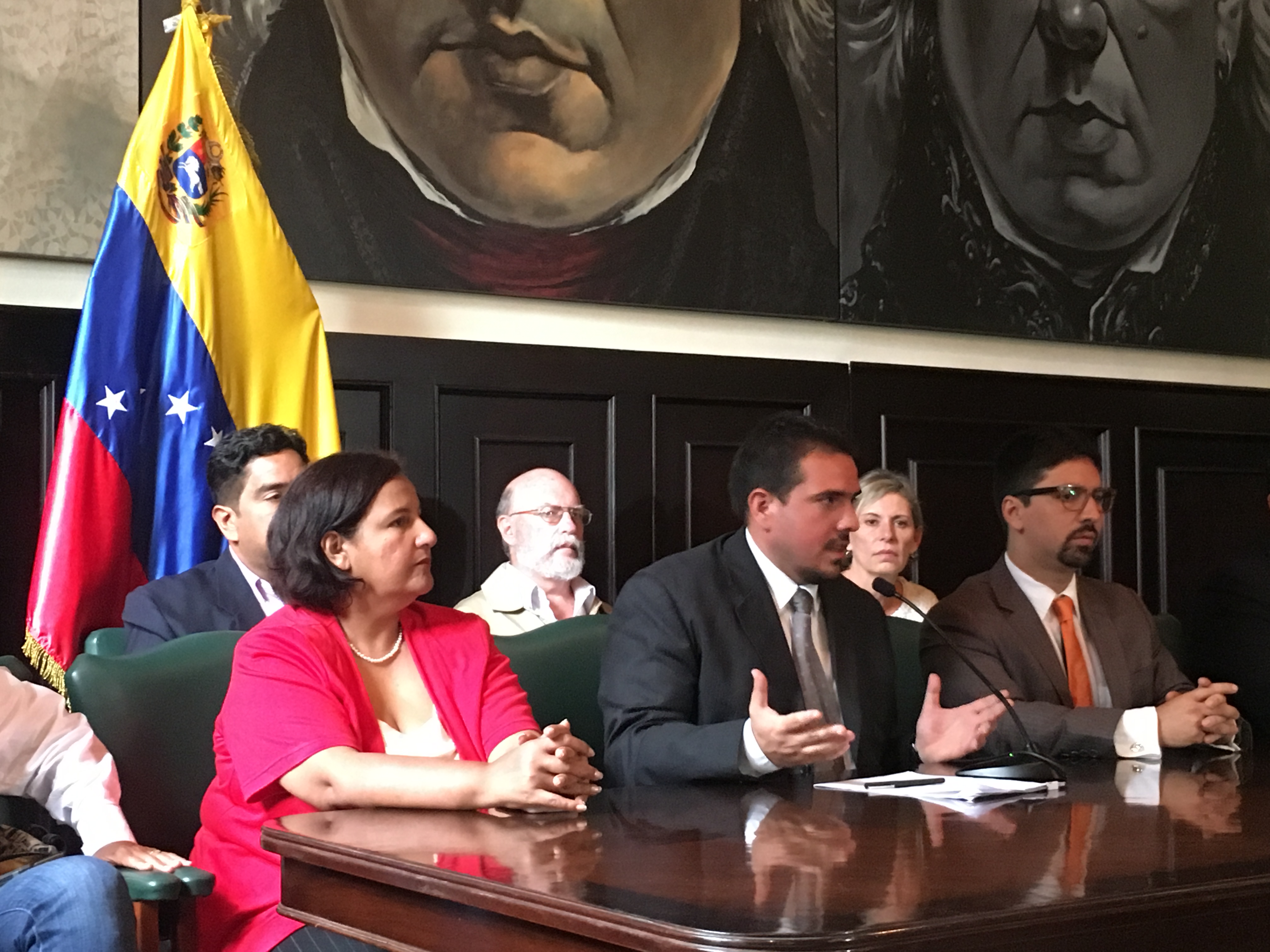 Stalin González: Si la AN mantiene sus funciones Maduro está obligado a rendirle cuentas al Parlamento