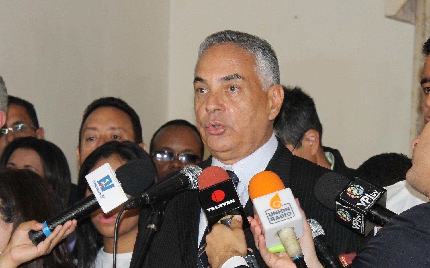 Rafael Veloz: Allanamiento de inmunidad parlamentaria de Requesens es nulo