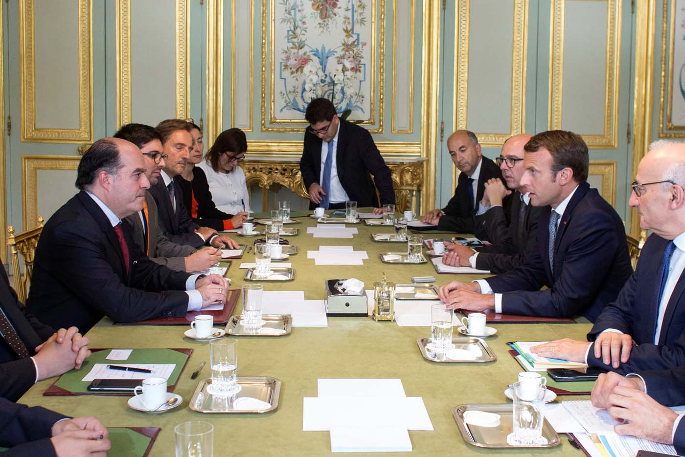 Macron recibió en París al presidente y al vicepresidente de la Asamblea Nacional (fotos)