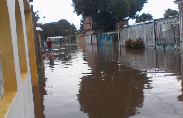 No es Houston es Aragua… Se inunda Turmero por fuertes lluvias (Fotos)