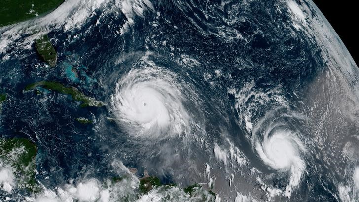 El huracán Jose se debilita en aguas abiertas del Atlántico