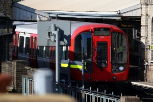 Reabierta la estación de metro Parsons Green en Londres tras explosión