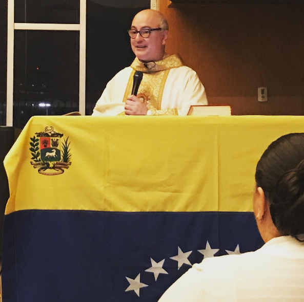 Padre Fortea celebró Misa por Venezuela en EEUU (video)
