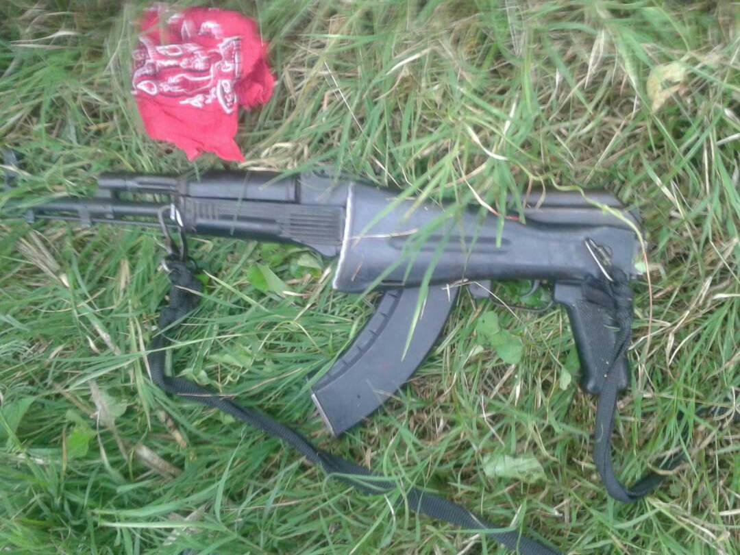 Abatido antisocial que portaba carnet y fusil militar en las afueras del Super Líder el Limón