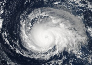 Dominicanos se preparan con nerviosismo para el paso del huracán Irma