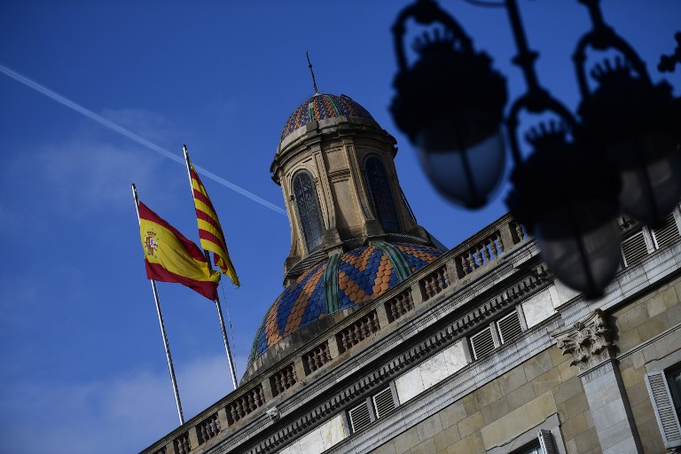 Tribunal Constitucional español suspende declaración de independencia de Cataluña