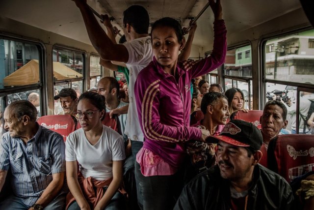 Partidarios de candidatos opositores acusaron al chavismo de haber obstaculizado la votación. Credit Meridith Kohut para The New York Times