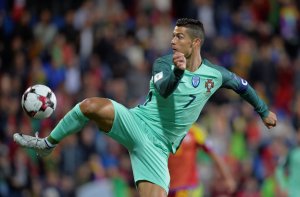Cristiano Ronaldo mantiene el sueño de clasificar a Portugal por la vía directa