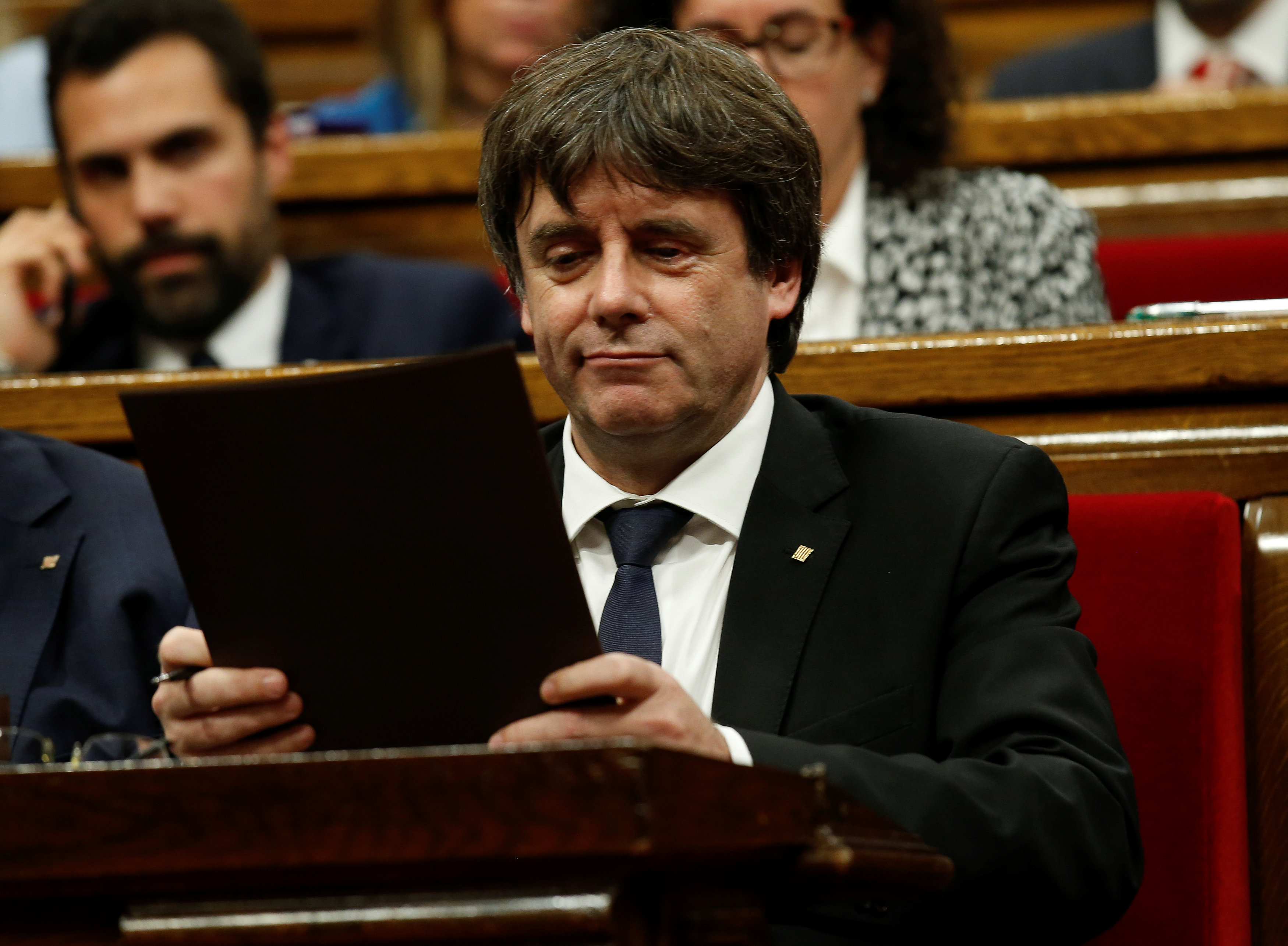 Gobierno español considera inadmisible declaración “implícita” de independencia catalana