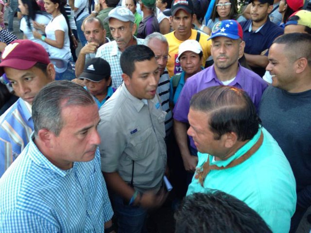 Andres Velazquez recibe apoyo de políticos de la MUD