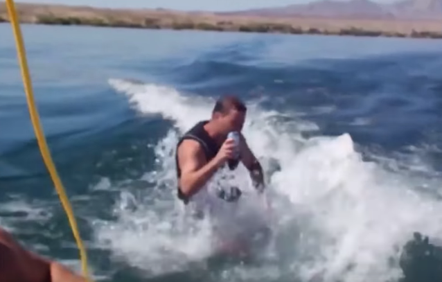 ¡Birra-Ninja! Hombres que hacen lo imposible por salvar una cerveza (videos)