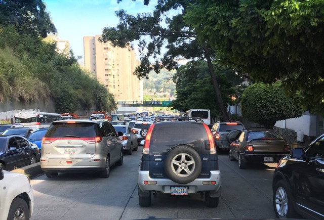 Foto: Vecinos protesta en Terraza de Club Hípico por botes de aguas negras y basura  / Cortesía 