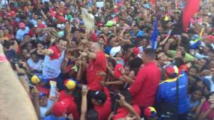 Soldados rojos-rojitos acompañaron el acto de un candidato chavista en Calabozo (Fotos)