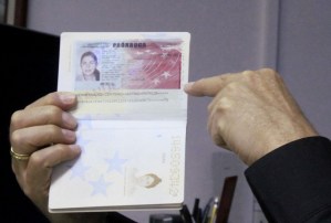 La prueba de haber renovado tu pasaporte venezolano: una calcomanía (Fotos)