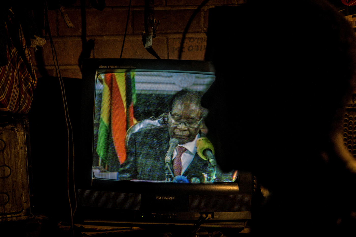 Estupor en Zimbabue ante la no dimisión de Mugabe