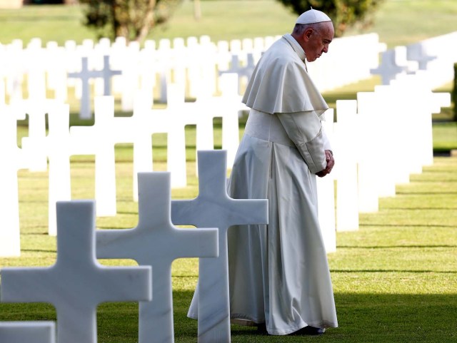 Pope Francis prays before a Mass at the U.S. World War II cemetery, in Nettuno, near Rome, Italy, November 2, 2017. REUTERS/Stefano Rellandini