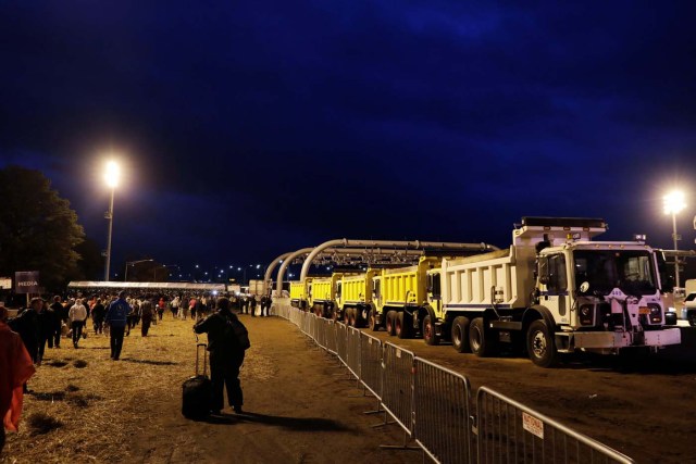 Sand trucks line an area where runners will line up for security screening before the start of the New York City Marathon in New York, U.S., November 5, 2017.  REUTERS/Lucas Jackson