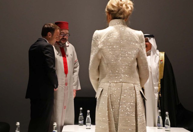 Brigitte Macron stands as French President Emmanuel Macron (L) speaks with Moroccan King Mohammed VI during the visit to the Louvre Abu Dhabi Museum during its inauguration in Abu Dhabi, UAE,November 8, 2017 REUTERS/Ludovic Marin/Pool