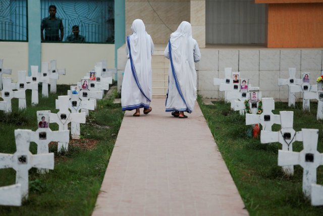 Nuns walk through the cemetery at the Holy Rosary church ahead of the visit by Pope Francis in Dhaka, Bangladesh November 29, 2017. REUTERS/Damir Sagolj
