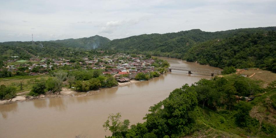 Denuncian que militares venezolanos asaltaron una hacienda en Colombia