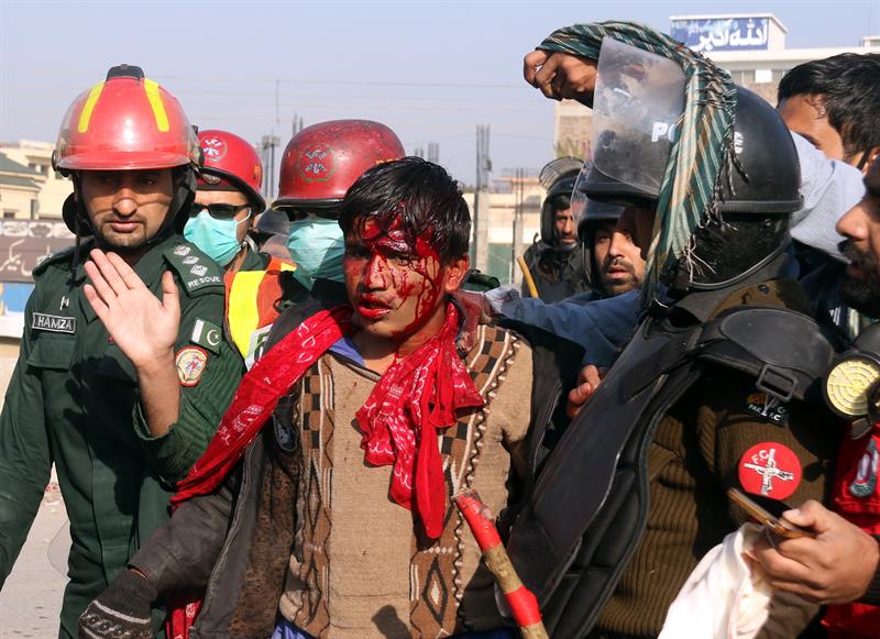 Cerca de 150 heridos en enfrentamiento entre policía e islamistas en Pakistán
