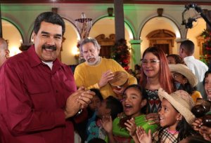 ¡Al estilo Rctv! La desesperada campaña de Maduro para distraerte con navidades adelantadas (VIDEO)