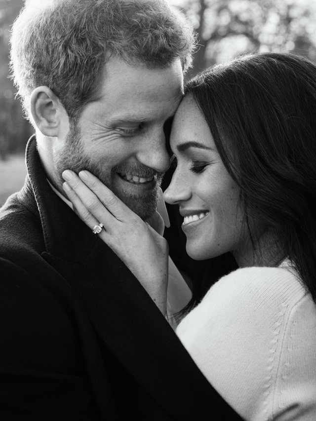 One of two official engagement photos released on December 21, 2017 by Kensington Palace of Prince Harry and Meghan Markle taken by Alexi Lubomirski at Frogmore House in Windsor, Britain. Picture taken in the week commencing December 17, 2017. REUTERS/Alexi Lubomirski/Pool ATTENTION EDITORS - THIS IMAGE WAS SUPPLIED BY A THIRD PARTY. NO RESALES. NO ARCHIVE.