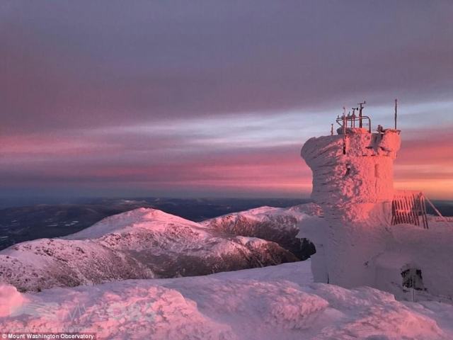 479FEB1100000578-5220885-Adam_Gill_of_the_Mount_Washington_Observatory_pictured_Friday_sa-a-1_1514571951177