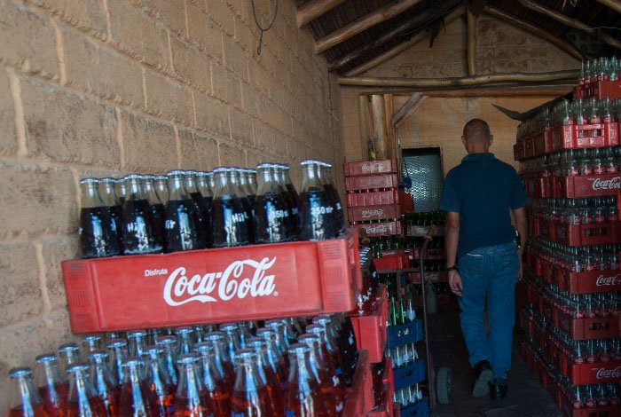 Vivir en socialismo: Ni los refrescos se consiguen en anaqueles