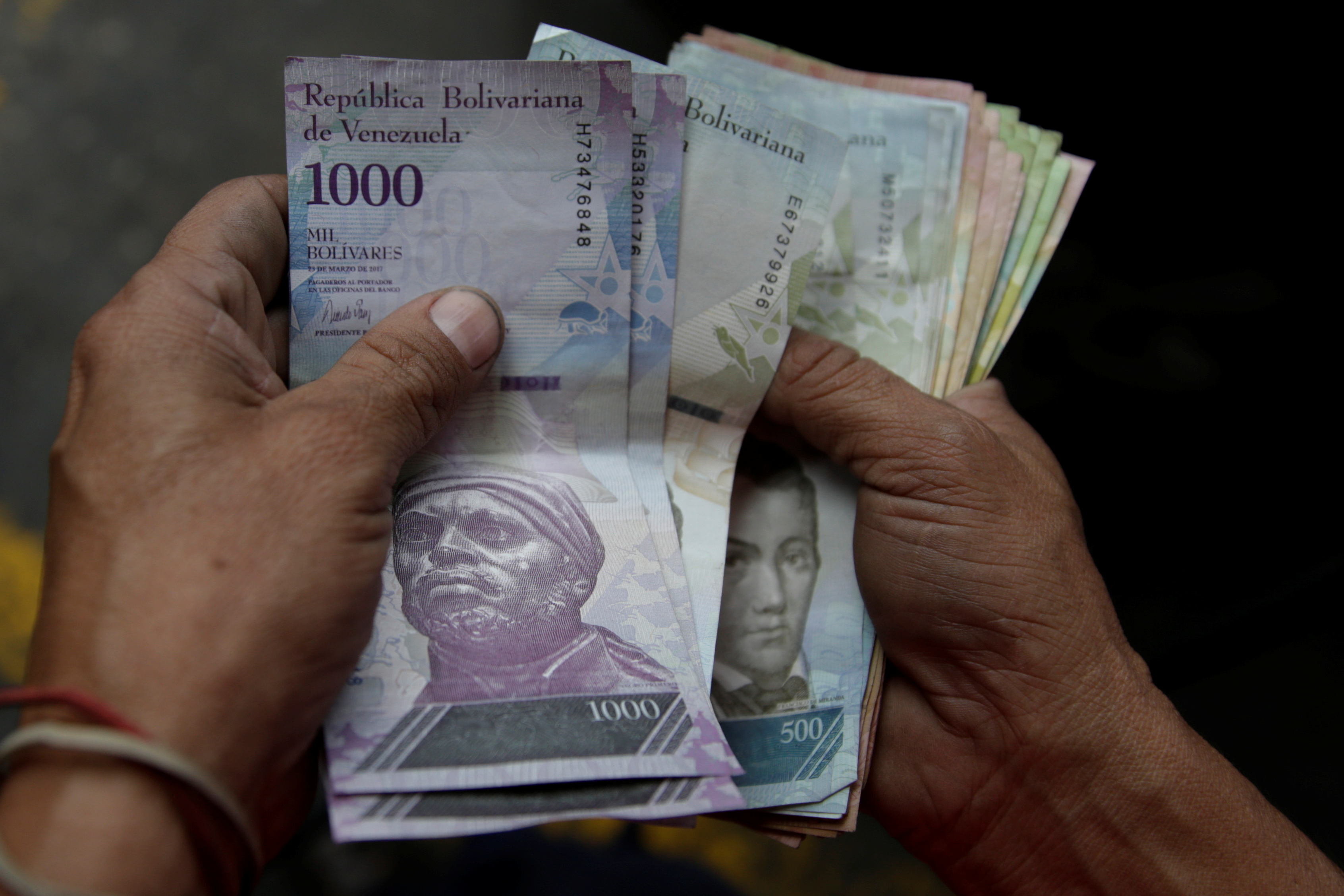 ¡Papelillos sin fiesta!: Dinero en circulación en Venezuela sube un 14 por ciento en una semana