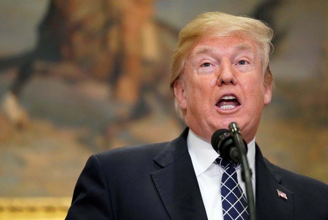 El presidente de Estados Unidos, Donald Trump, habla antes de firmar una proclamación en honor del Día de Martin Luther King Jr. en la Casa Blanca. 12 enero 2018. REUTERS/Joshua Roberts