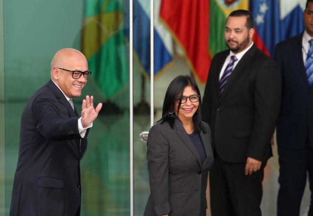 Venezuela's Communications and Information Minister Jorge Rodriguez and President of Venezuela's National Constituent Assembly Delcy Rodriguez wave as they arrive to attend Venezuela's government and opposition coalition meeting in Santo Domingo, Dominican Republic January 31, 2018. REUTERS/Ricardo Rojas