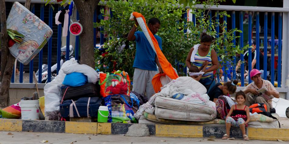 Desalojan a venezolanos que vivían en Terminal de Barranquilla