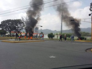 Continúan protestas: En Naguanagua  trancan las calles en rechazo al régimen
