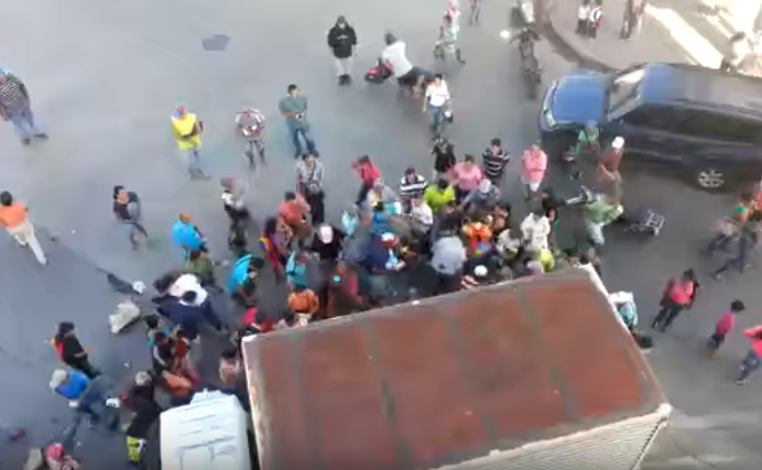 Saquearon camión de alimentos en Porlamar  (videos)