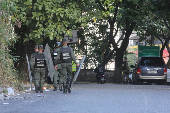 Así se encuentran los alrededores de la morgue de Bello Monte este #16Ene