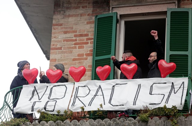 Miles de personas marcharon este sábado en Macerata contra el fascismo / REUTERS/Yara Nardi
