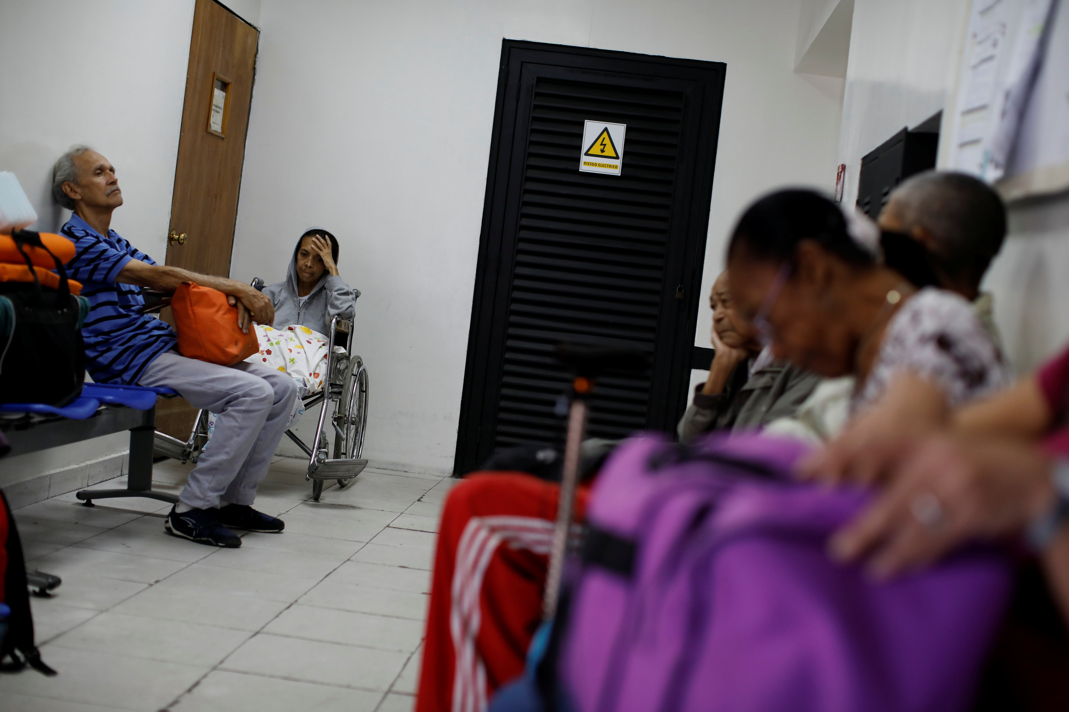 Filtración de aguas negras impidió dializar a pacientes en el J.M de los Ríos