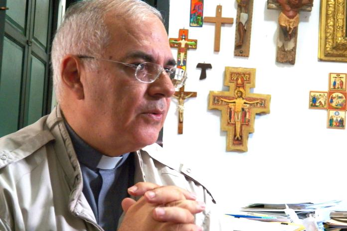 Monseñor Moronta: Altos dirigentes chavistas han acudido a obispos para consultar sobre asilos (Video)