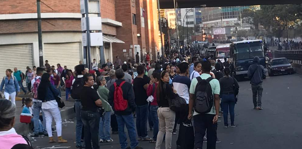 Como cosa rara, el Metro de Caracas presenta retraso en la estación Petare #5Feb
