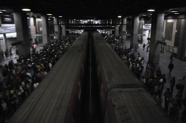 retraso metro caracas.jpg2