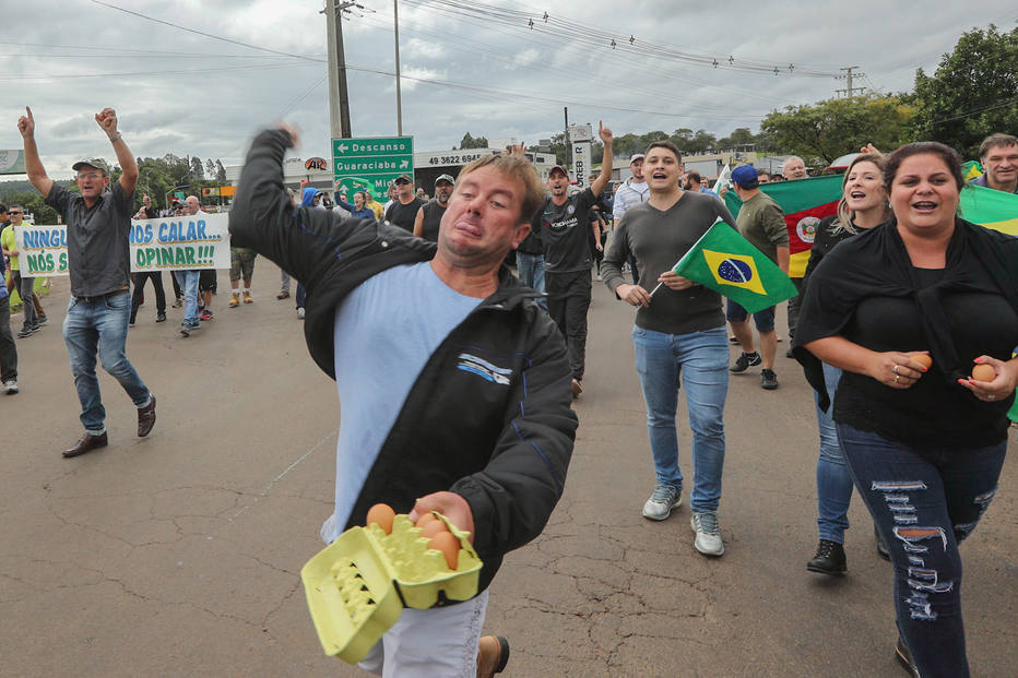 Caravana de Lula es atacada con piedras y huevos en sur de Brasil