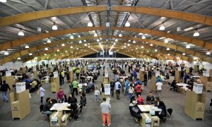 Denuncias de irregularidades ensombrecen elecciones más pacíficas de Colombia