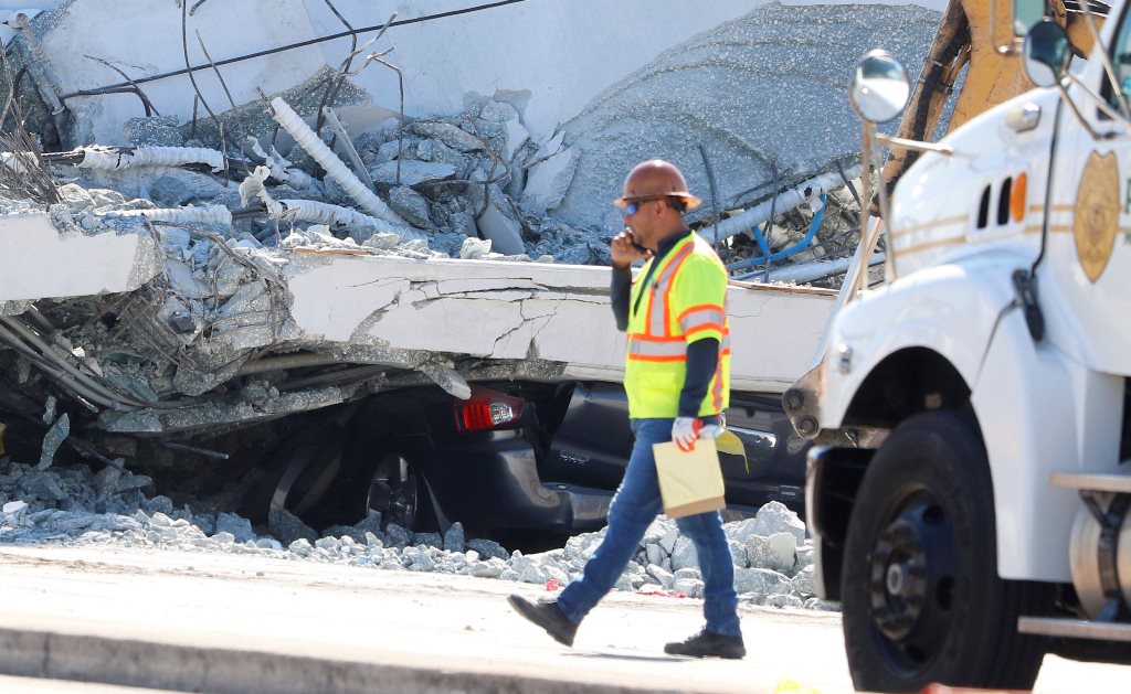 Un ingeniero advirtió de agrietamiento en puente de Miami antes de que colapsara