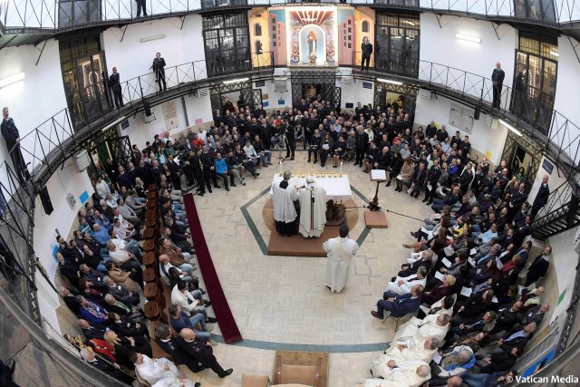 Pope Francis speaks at the Regina Coeli prison during the Holy Thursday celebration in Rome, Italy, March 29, 2018. Osservatore Romano/Handout via REUTERS ATTENTION EDITORS - THIS IMAGE WAS PROVIDED BY A THIRD PARTY