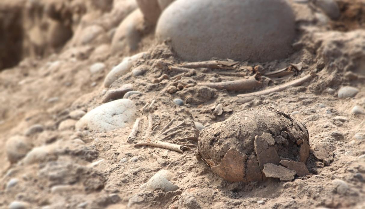 Hallan un cementerio de 1.300 años de antigüedad en Lima (Fotos)