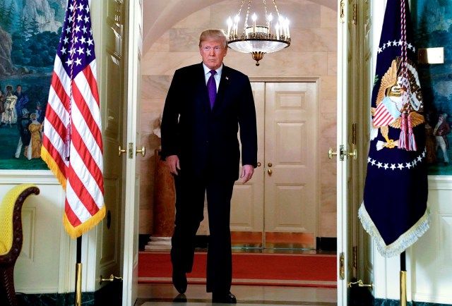 El presidente de Estados Unidos, Donald Trump, antes de anunciar el ataque militar a Siria, en la Casa Blanca en Washington. 13 de abril de 2018. REUTERS/Yuri Gripas