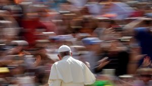 El Papa acepta la renuncia de tres obispos chilenos, incuido monseñor Barros