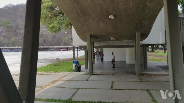 La crisis económica también golpea a los estudiantes universitarios (Video)