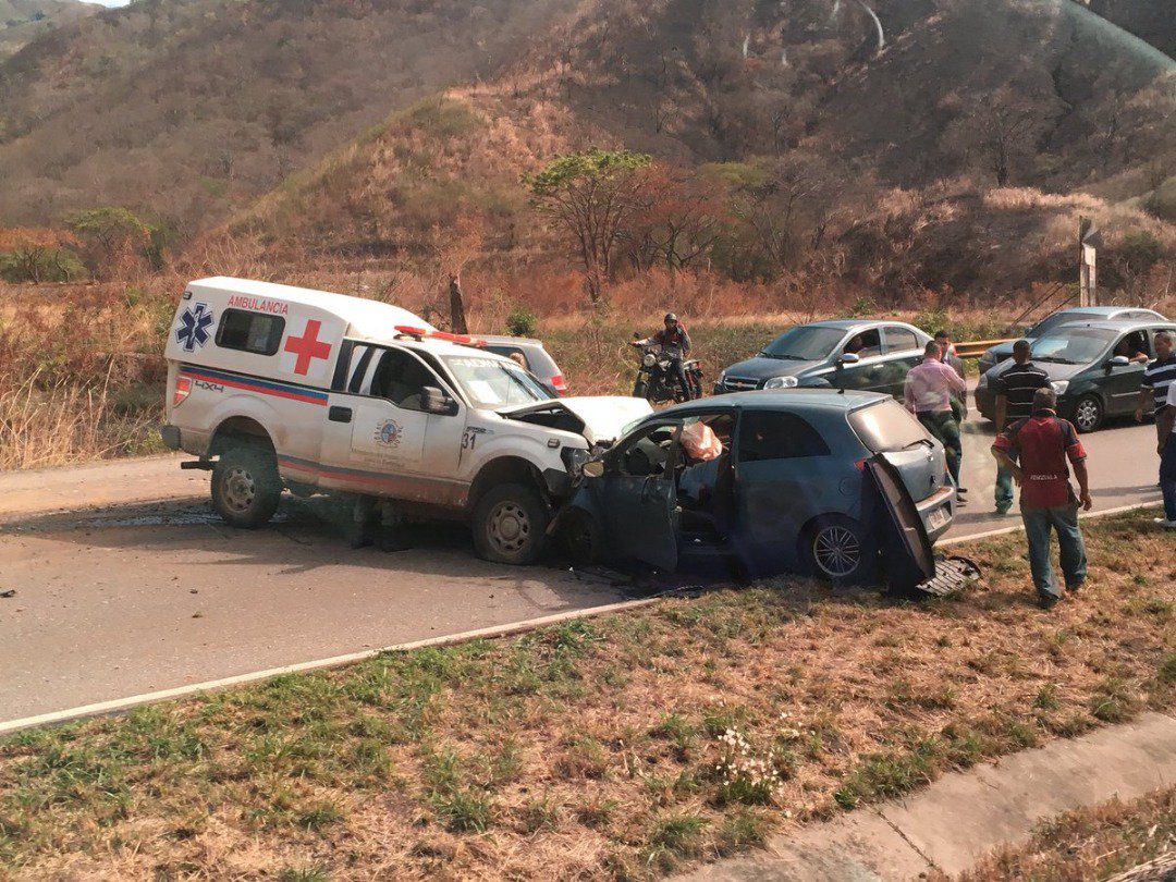 Choque en la Autopista Regional del Centro deja un muerto y dos heridos